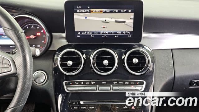 Mercedes-Benz C-Class 2018 — Şəkil 27/34