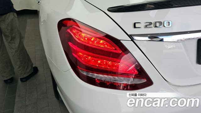 Mercedes-Benz C-Class 2018 — Şəkil 28/34