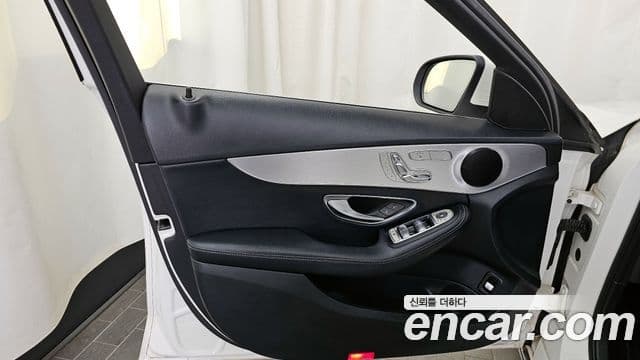 Mercedes-Benz C-Class 2018 — Şəkil 1/34