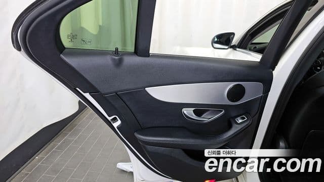 Mercedes-Benz C-Class 2018 — Şəkil 2/34