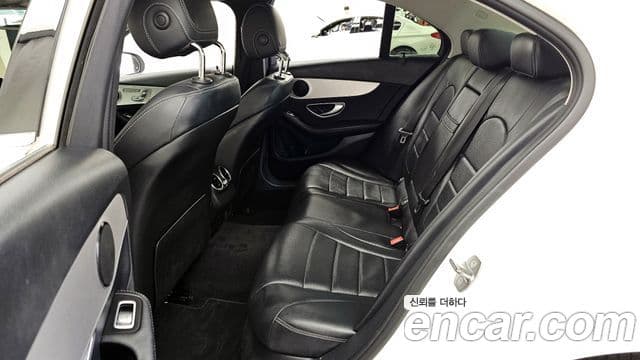 Mercedes-Benz C-Class 2018 — Şəkil 32/34