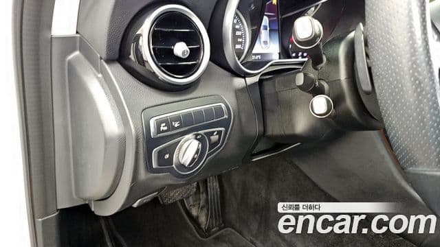 Mercedes-Benz C-Class 2018 — Şəkil 19/34