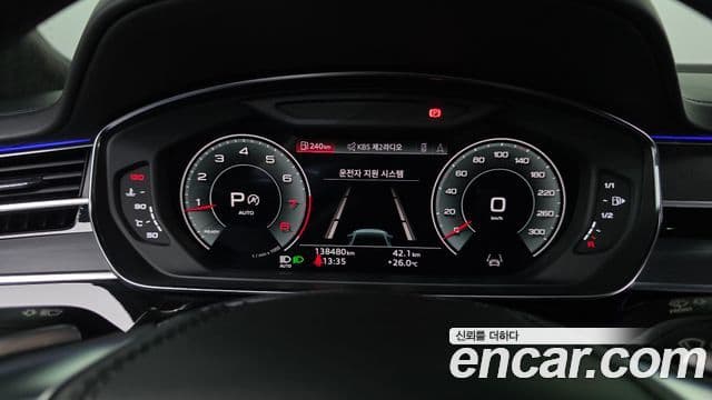 Audi A8 2021 — ფოტო 8/20