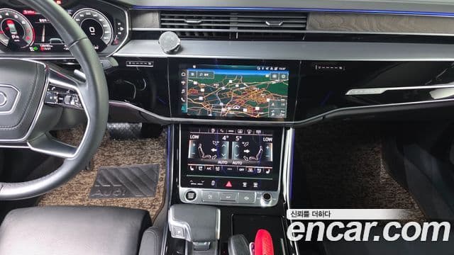 Audi A8 2021 — ფოტო 14/20