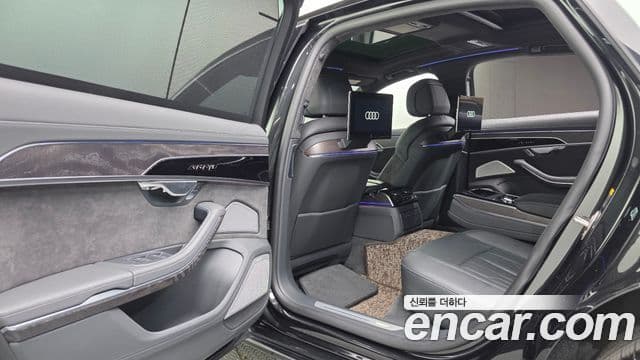 Audi A8 2021 — ფოტო 16/20