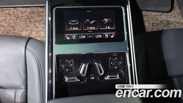 Audi A8 2021 — ფოტო 17/20