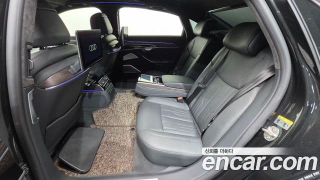 Audi A8 2021 — ფოტო 18/20