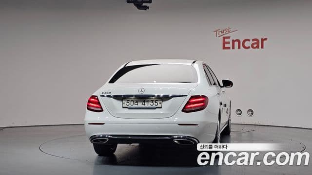 Mercedes-Benz E-Class 2018 — Фото 4/20