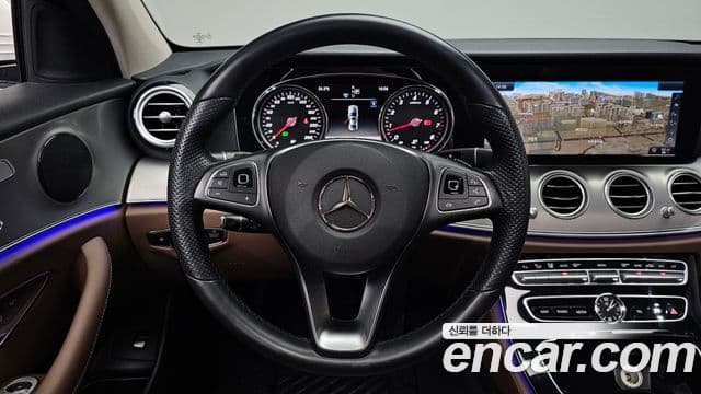 Mercedes-Benz E-Class 2018 — Фото 12/20