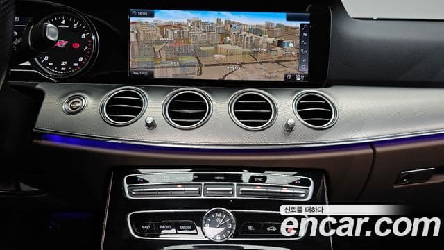 Mercedes-Benz E-Class 2018 — Фото 13/20