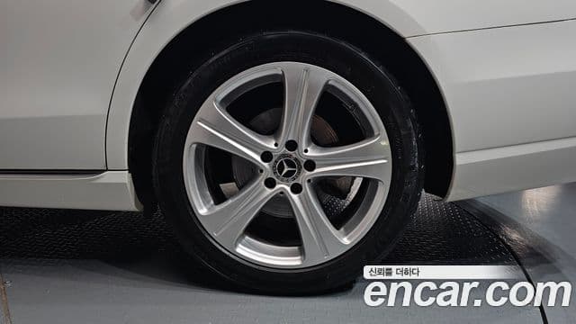 Mercedes-Benz E-Class 2018 — ფოტო 25/33