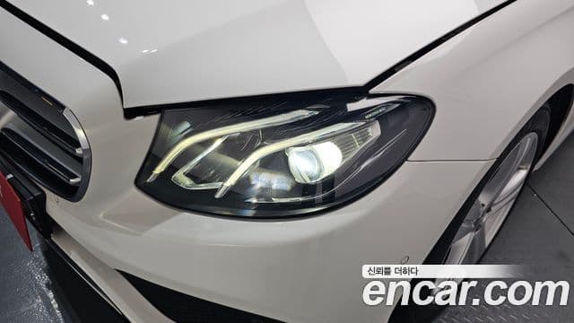 Mercedes-Benz E-Class 2018 — ფოტო 31/33