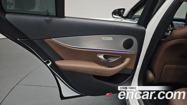 Mercedes-Benz E-Class 2018 — ფოტო 17/33
