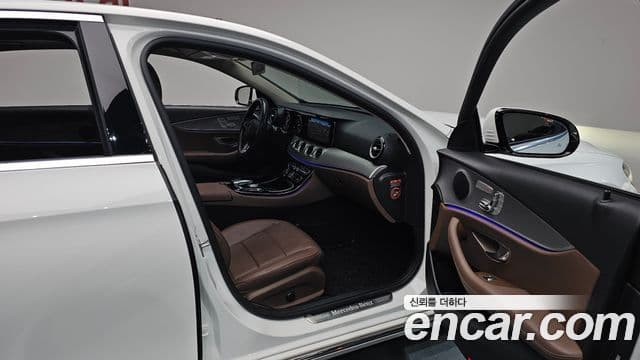 Mercedes-Benz E-Class 2018 — ფოტო 11/33
