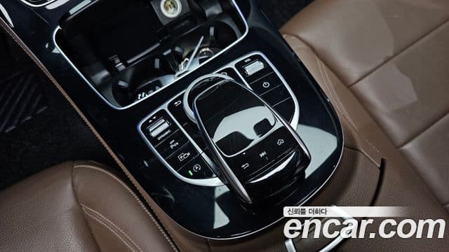 Mercedes-Benz E-Class 2018 — ფოტო 8/33