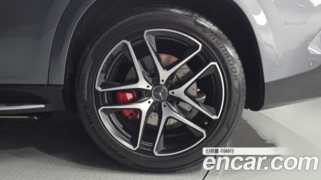 Mercedes-Benz GLE-Class 2021 — Photo 13/33
