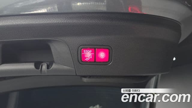 Mercedes-Benz GLE-Class 2021 — Photo 31/33