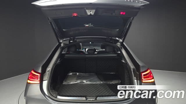 Mercedes-Benz GLE-Class 2021 — Photo 10/33