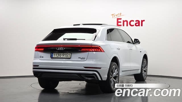 Audi Q7 2021 — ფოტო 2/20