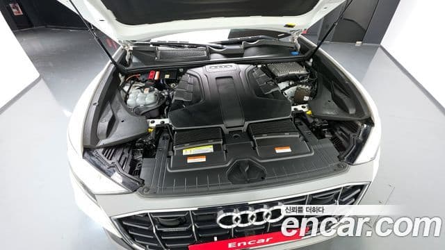 Audi Q7 2021 — ფოტო 6/20