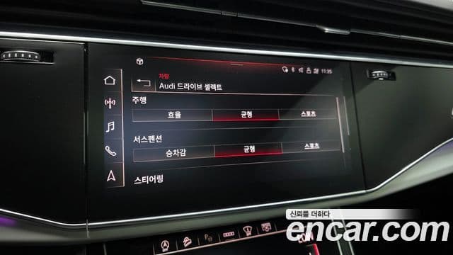 Audi Q7 2021 — ფოტო 17/20