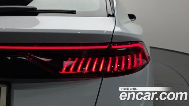 Audi Q8 2021 — Photo 28/39
