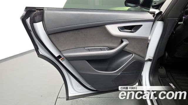 Audi Q8 2021 — Photo 23/39