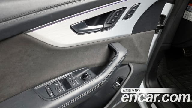 Audi Q8 2021 — Photo 21/39