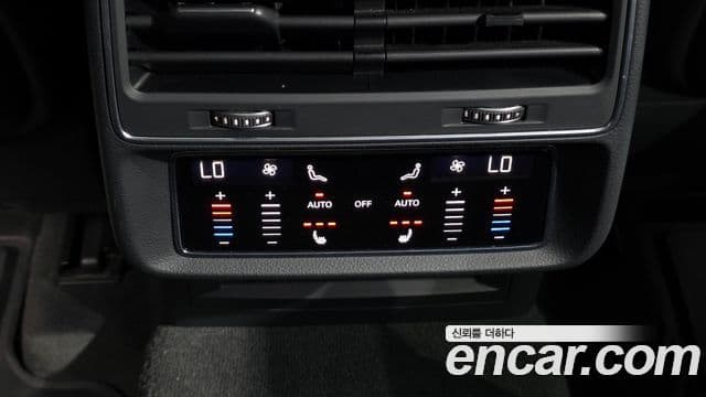 Audi Q8 2021 — Photo 16/39