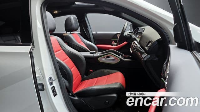 Mercedes-Benz GLE-Class 2023 — ფოტო 28/32
