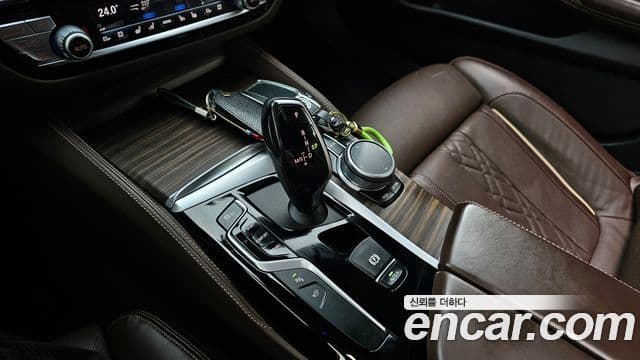 BMW 5 Series 2019 — Фото 9/20