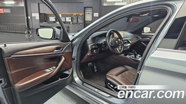 BMW 5 Series 2019 — Фото 10/20