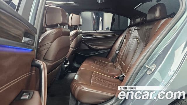 BMW 5 Series 2019 — Фото 11/20