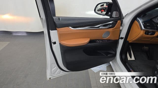 BMW X6 2018 — Photo 33/34