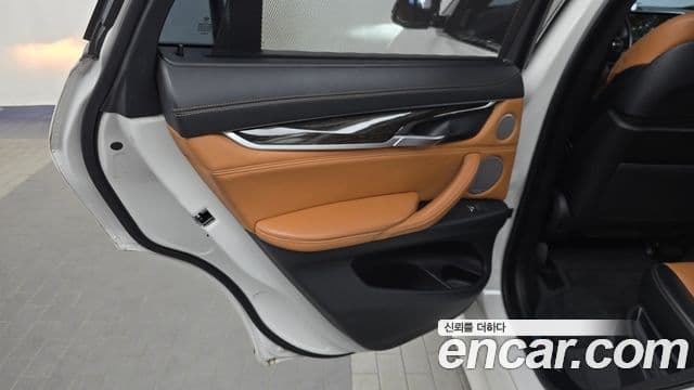 BMW X6 2018 — Photo 22/34