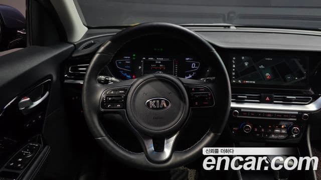Kia Niro 2019 — ფოტო 13/20