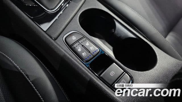 Kia Niro 2019 — ფოტო 19/20