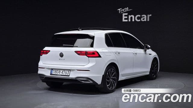 Volkswagen Golf 2024 — ფოტო 2/20