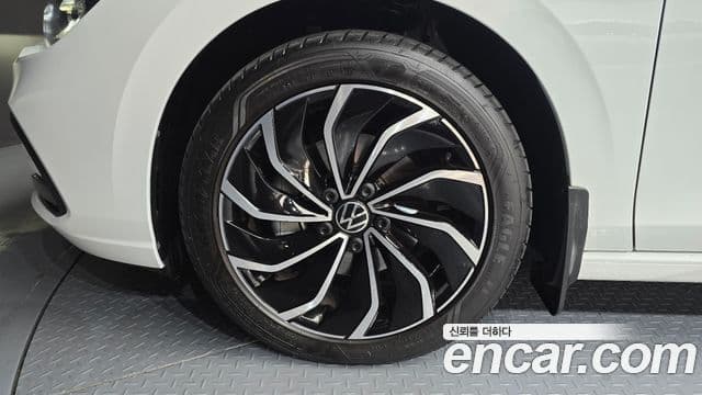 Volkswagen Golf 2024 — ფოტო 5/20