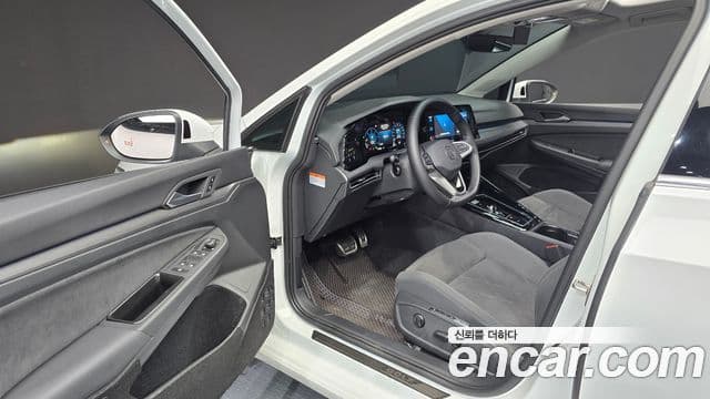 Volkswagen Golf 2024 — ფოტო 10/20
