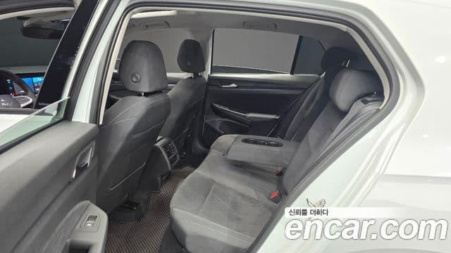 Volkswagen Golf 2024 — ფოტო 11/20
