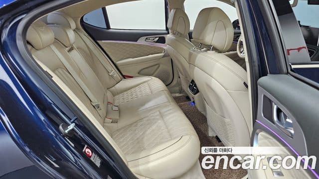 Genesis G70 2018 — ფოტო 19/20