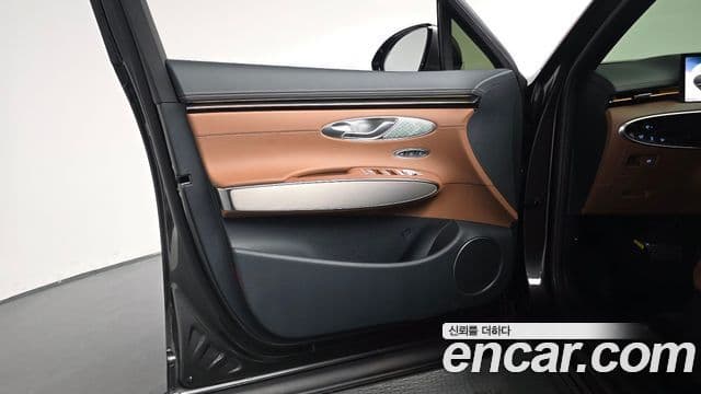 Genesis GV70 2025 — Photo 30/34