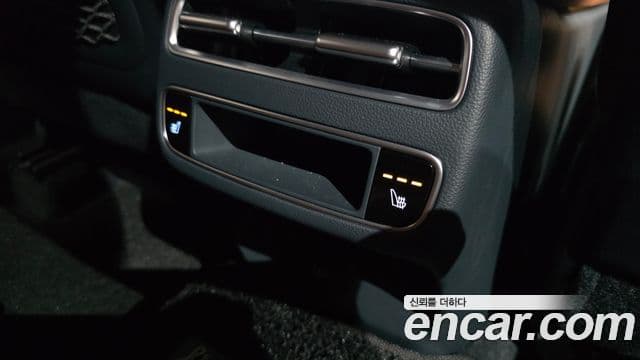Genesis GV70 2025 — Photo 32/34