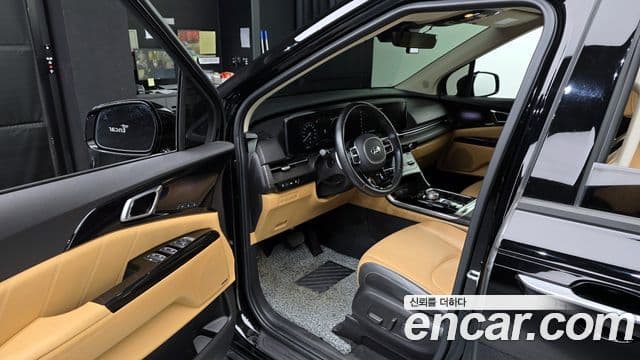 Kia Carnival 2021 — ფოტო 10/20