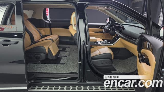 Kia Carnival 2021 — ფოტო 17/20