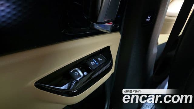Kia Carnival 2021 — ფოტო 19/20