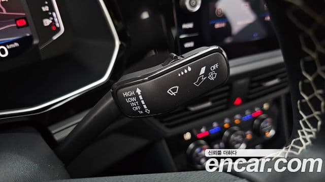Volkswagen Jetta 2024 — ფოტო 19/20