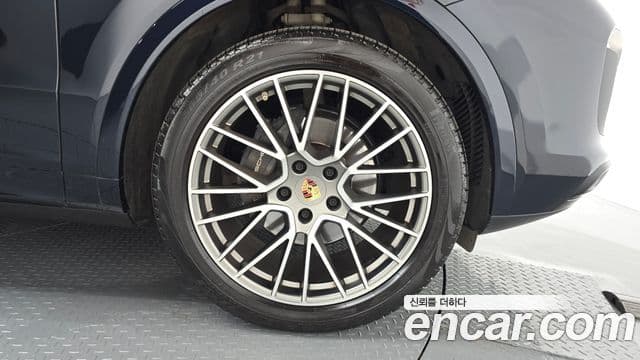 Porsche Cayenne 2023 — Şəkil 21/32