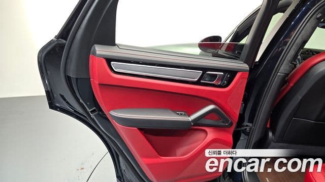 Porsche Cayenne 2023 — Şəkil 19/32